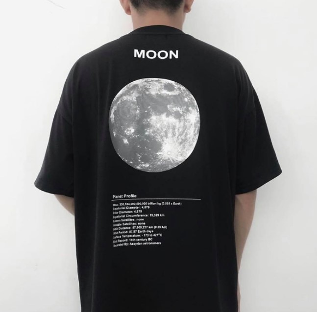 ÁO THUN TAY LỠ UNISEX MOON ĐEN AT477